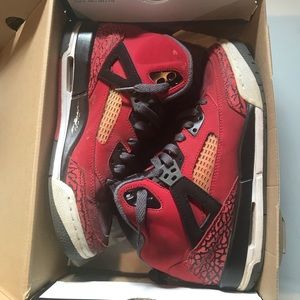 Jordan spizike size: 6.5 kids